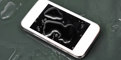 Some Guy’s iPhone 4 Survived A Year At The Bottom Of A Lake (Miracles Do Exist, Apparently?)