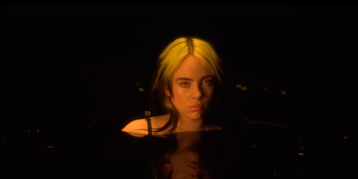 Here's Why Billie Eilish Hides Her Body With Baggy Clothes · Student ...