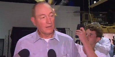Petition to Boot Egg-Covered Fraser Anning from Parliament Receives More Than a Million Signatures
