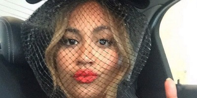 Jessica Mauboy Didn't Sing The National Anthem Because Of A Shoe Ultimatum (And Other Melbourne Cup Weirdness)