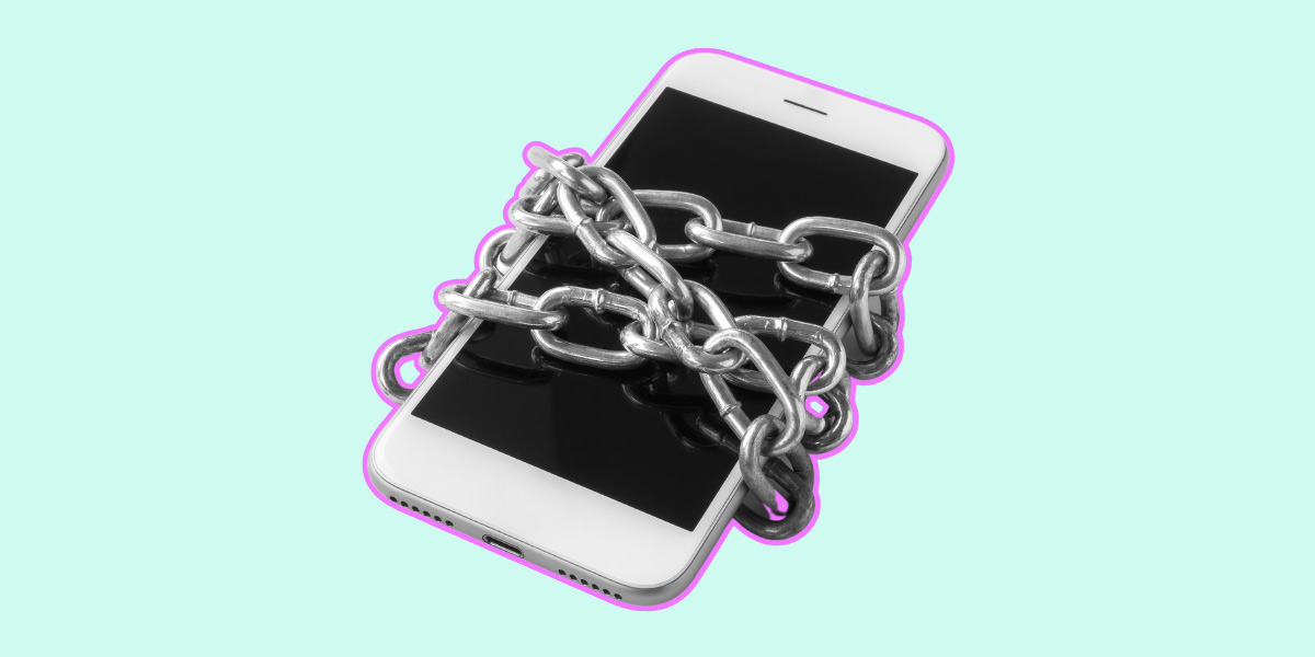 A Sydney High School is Forcing Students to Lock Their Phones in Pouches?