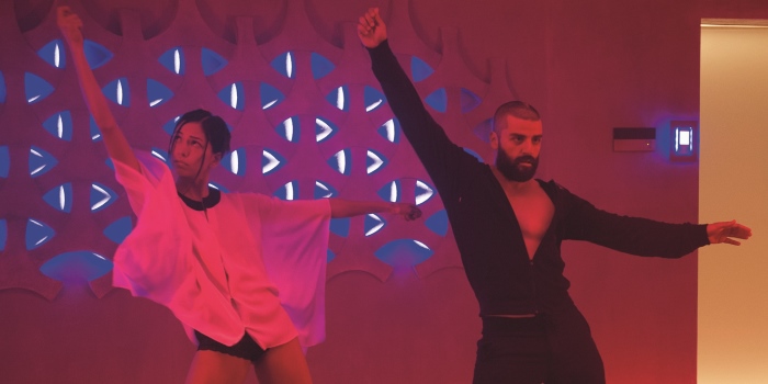 You Can Now Watch Oscar Isaac Dance Along To Taylor Swift, "Sandstorm" And Everything In Between