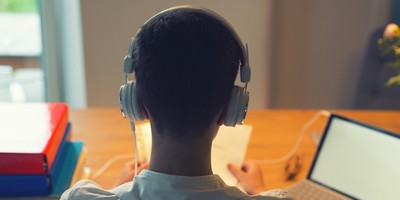 Use Headphones For More Than 90 Minutes a Day? You Might Be Permanently Damaging Your Hearing