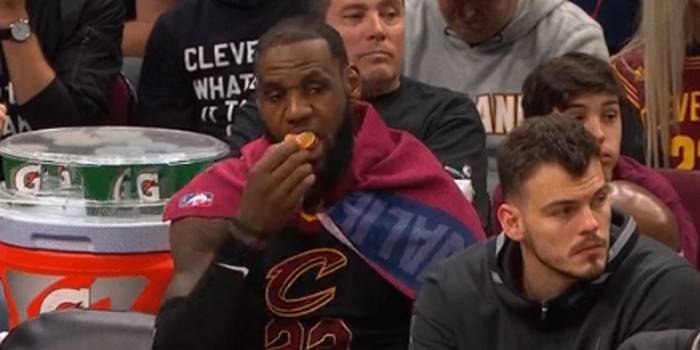 LeBron Eats Orange Slices at Halftime and So Should You: Here's Why ·  Student Edge News