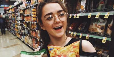 Maisie Williams Surprised Some Students With Snacks For Their "Game Of Thrones" Viewing Party