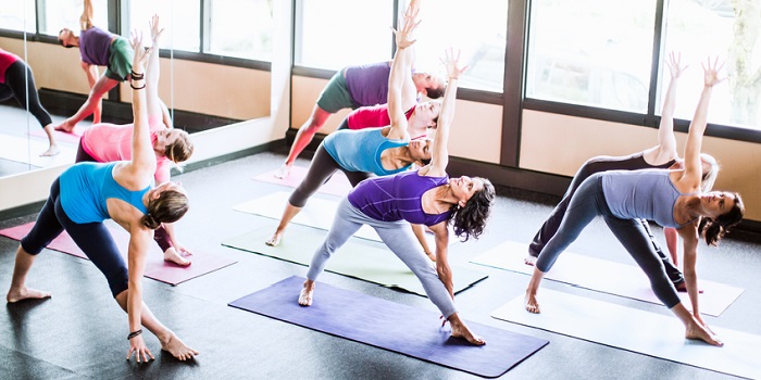 Women Respond To A Guy Who Said Females Older Than 20 Shouldn't Wear Yoga Pants