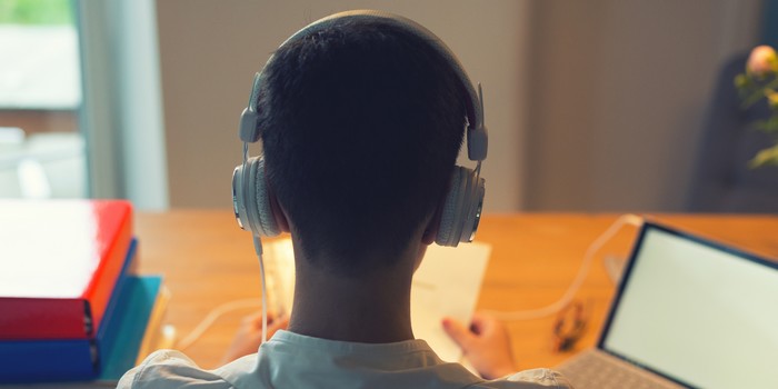 Use Headphones For More Than 90 Minutes a Day? You Might Be Permanently Damaging Your Hearing