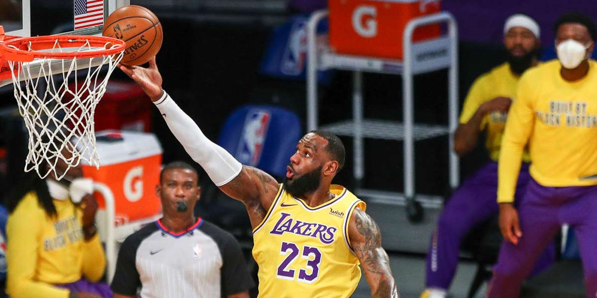 Eight Sports Podcasts You Should Be Listening to Right Now