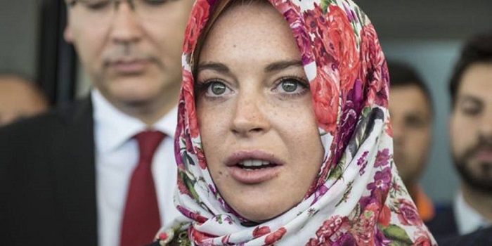Lindsay Lohan Says She Was Racially Profiled at London Airport