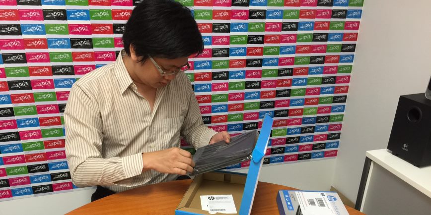 Unboxing Day: We Open Up The HP Pro Slate 8