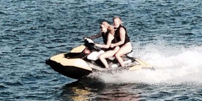 Jet-Ski Queens Jennifer Lawrence And Amy Schumer Are Writing A Screenplay Together
