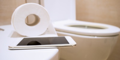 Watch the Throne: Report Says Men Are More Likely Than Women to Use Their Phones on the Toilet