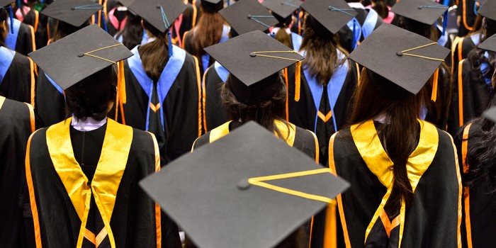Confirmed: Uni Graduates Are Having a Harder Time Than Ever Finding Full-Time Work