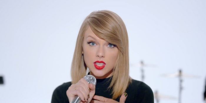 Sydney P-Plater Pulled Over For Singing Along To Taylor Swift's "Shake It Off"