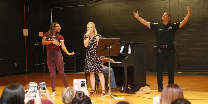 Kristen Bell Took On Hurricane Irma With a "Frozen" Sing-Along at a Florida High School