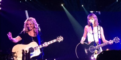 And Now Here's Taylor Swift Singing "Smelly Cat" With Lisa Kudrow